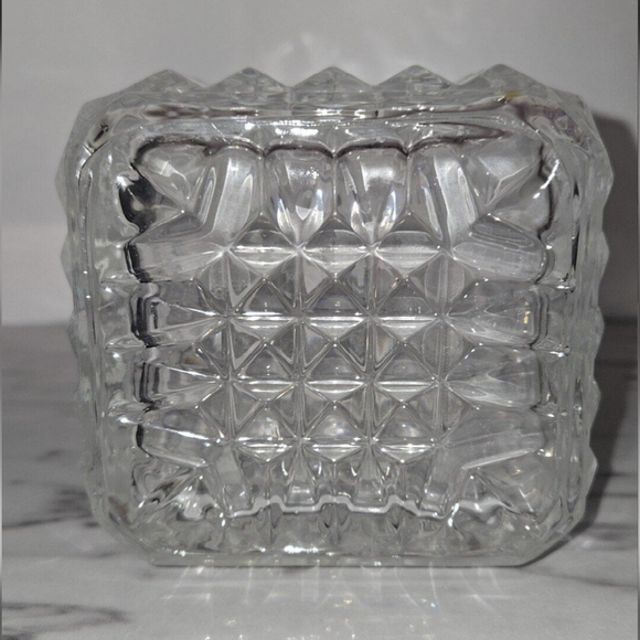 Vintage Diamond Cut Crystal Decanter with Diamond Cut Topper - Picture 6 of 6